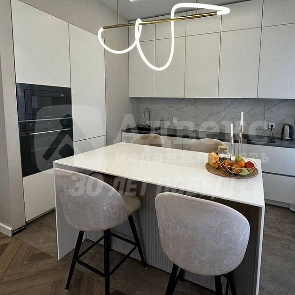 Квартира 2-комн., 65 м²