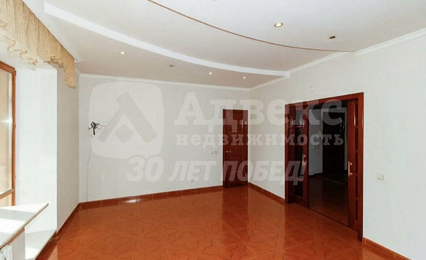 Квартира 5-комн., 200 м²
