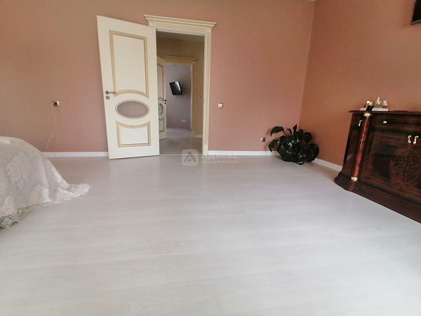 Квартира 3-комн., 145.1 м²