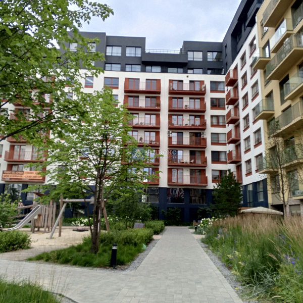 Квартира 3-комн., 166.8 м²