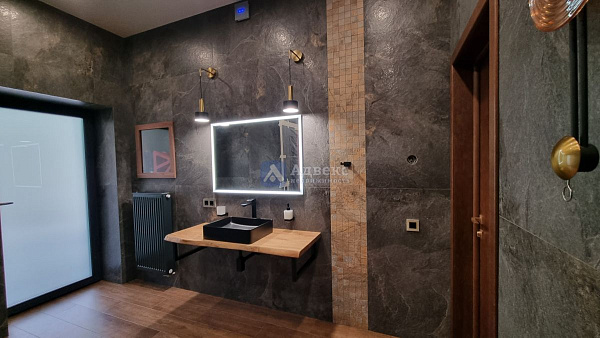 Коттедж 196 м²