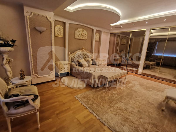 4-к квартира, 233 кв.м.