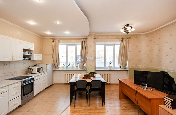 4-к квартира, 180 кв.м.