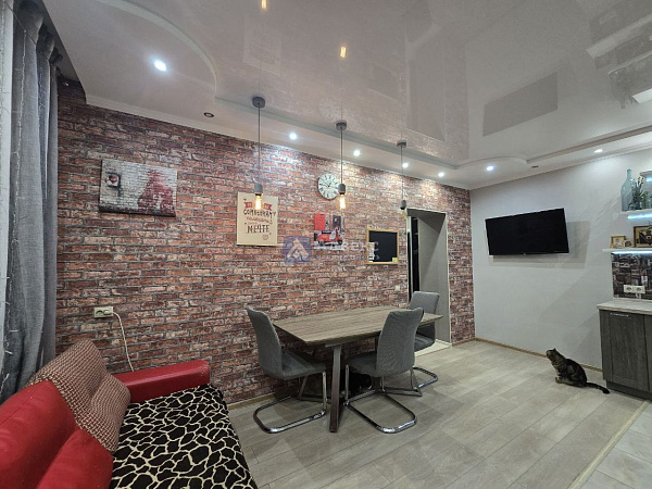 Квартира 3-комн., 111 м²