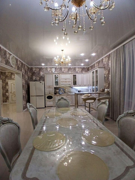 Коттедж 200 м²