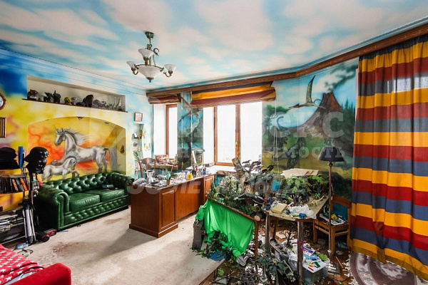Квартира 4-комн., 242.6 м²