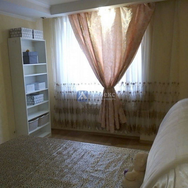 Квартира 3-комн., 120 м²