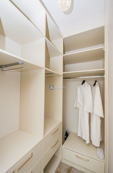 Коттедж 410 м²