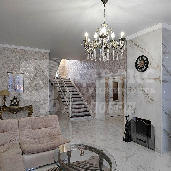 Коттедж 301.2 м²