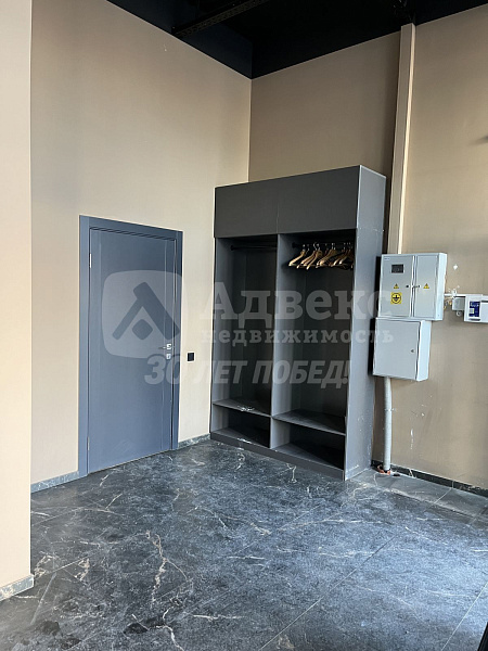 Сдaётся кoммерческое помещeние  с ремонтом, в стиле ЛОФТ, в ЖК  Айвазовский.
Без комиссии для арендатора! Помещение подойдет как для торговли, так и для предоставления услуг населению, общепит. 

Характеристики помещения:
Площадь: 134,40 м²
Мощность: 75 к