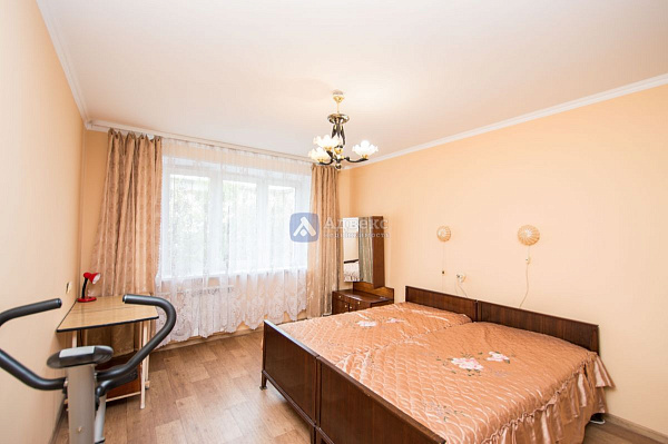 Квартира 3-комн., 93 м²