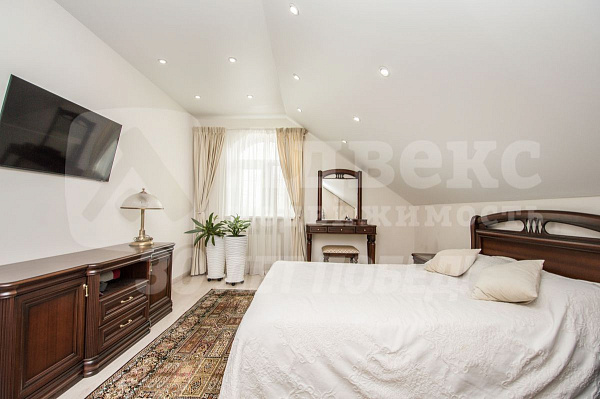 Коттедж 410 м²