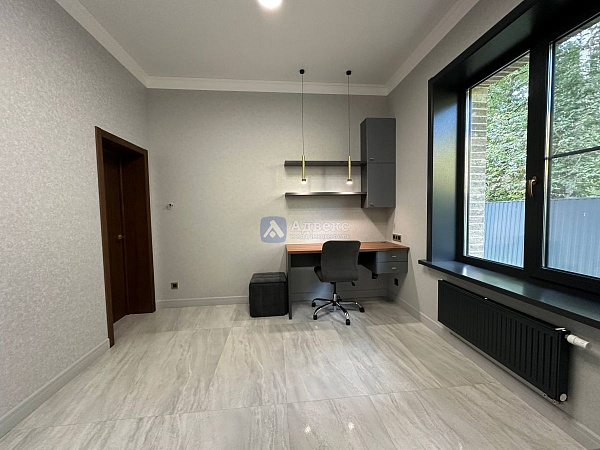 Коттедж 196 м²