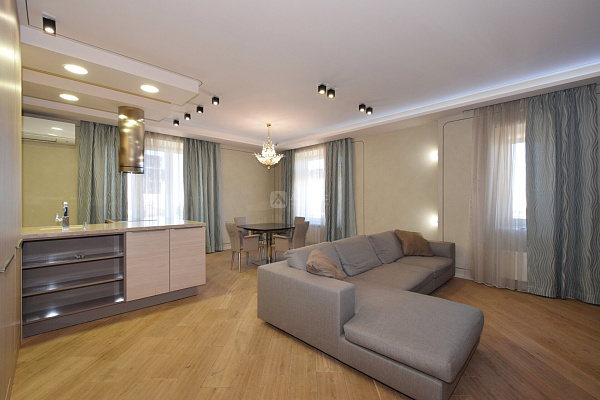 Квартира 3-комн., 128 м²