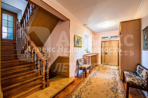 Дом, 651.8 кв.м.