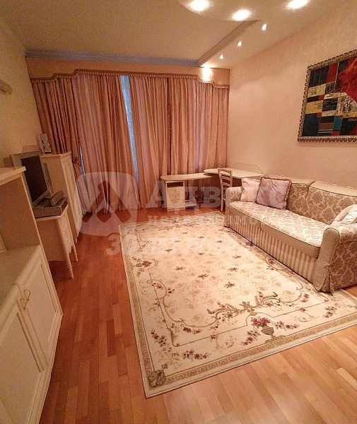 Квартира 4-комн., 233 м²