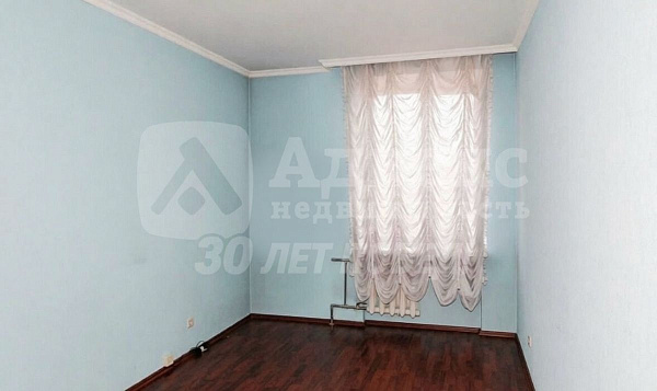 Квартира 5-комн., 200 м²