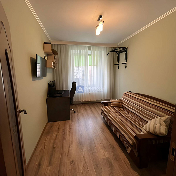 Квартира 2-комн., 76 м²