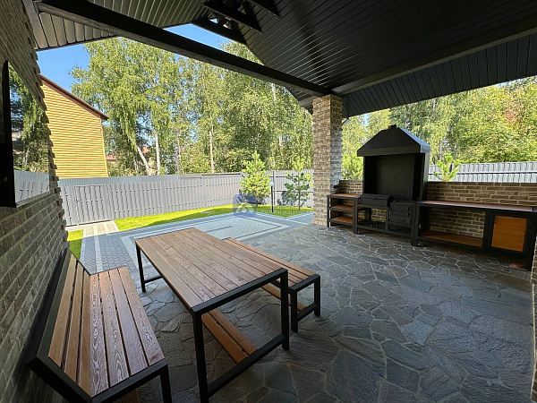 Коттедж 196 м²