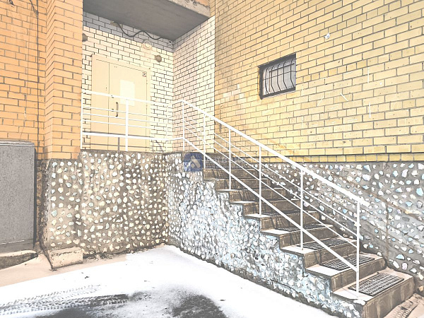 Хорошее месторасположение объекта в Южном мик-не города. . Отдельный вход с улицы  и выход во двор  . Планировка охватывает большой выбор коммерческой деятельности.  Помещение состоит из 4х основных помещений 66, 36,40,17м2  Просторный зал, большой игрово