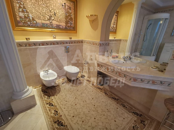 Квартира 4-комн., 233 м²