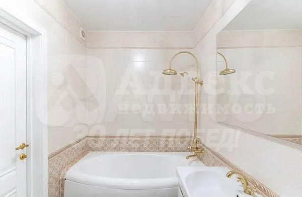 Квартира 3-комн., 126 м²