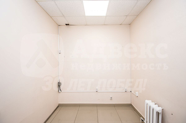 Хорошее месторасположение объекта в Южном мик-не города. . Отдельный вход с улицы  и выход во двор  . Планировка охватывает большой выбор коммерческой деятельности.  Помещение состоит из 4х основных помещений 66, 36,40,17м2  Просторный зал, большой игрово