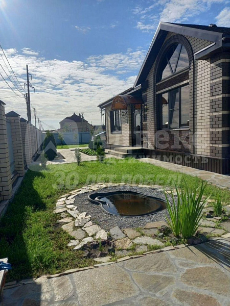 Коттедж 200 м²