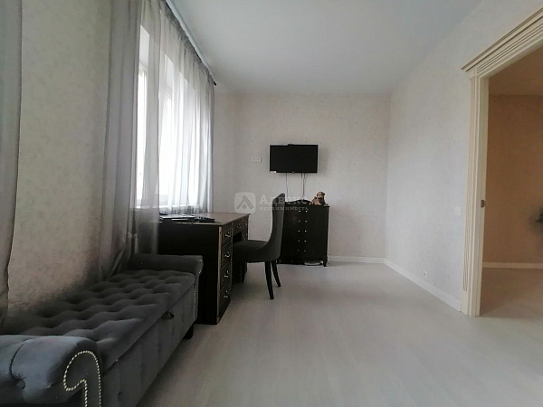 Квартира 3-комн., 145.1 м²