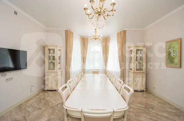 Коттедж 410 м²