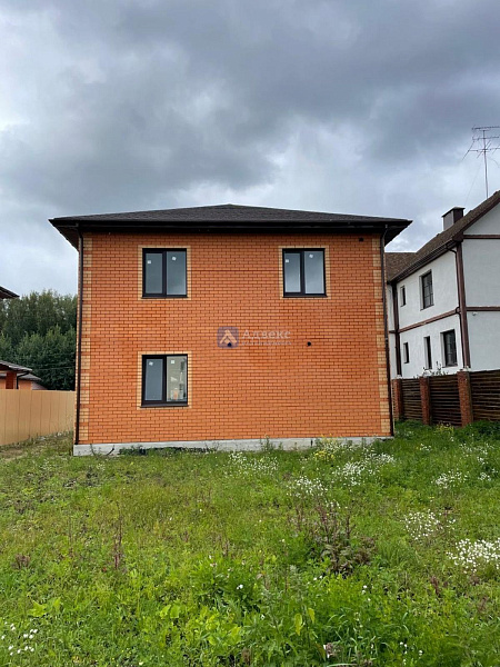 Коттедж 200 м²