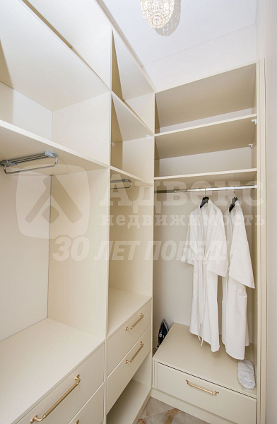 Дом, 410 кв.м.