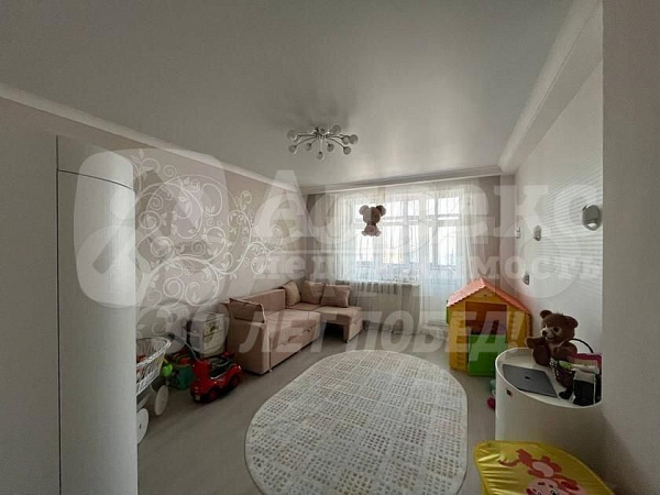 Квартира 3-комн., 122 м²