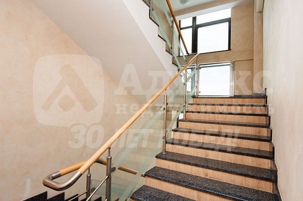 Квартира 4-комн., 156 м²