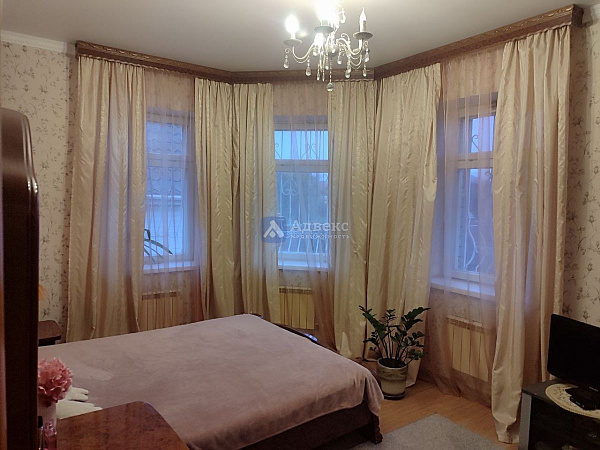 Коттедж 240 м²