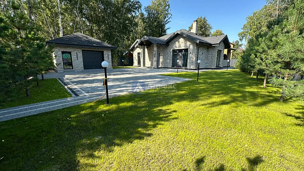 Коттедж 196 м²