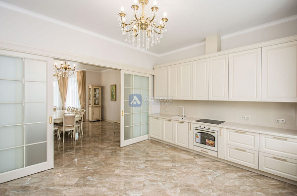 Коттедж 410 м²