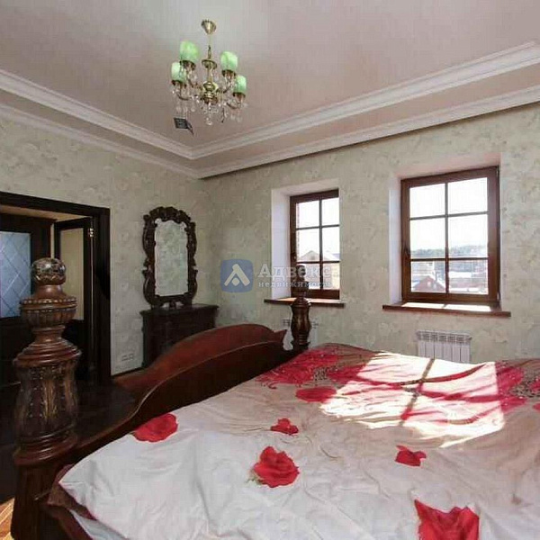 Коттедж 260 м²