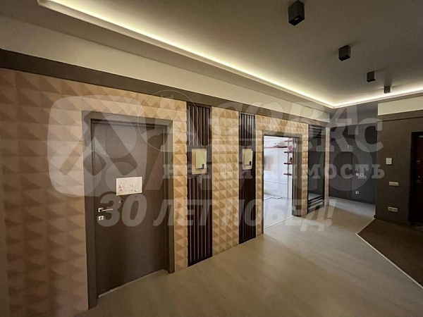 Квартира 3-комн., 122 м²