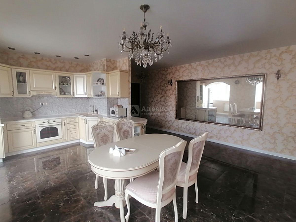 Квартира 3-комн., 145.1 м²