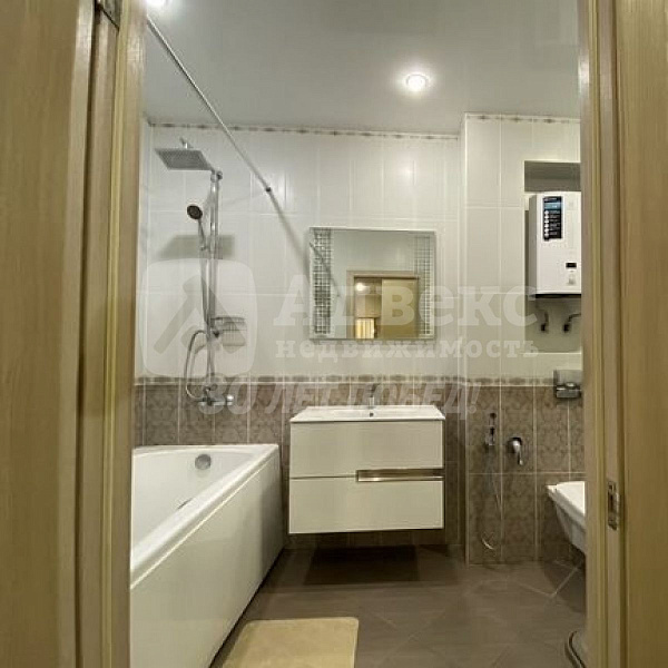 Квартира 3-комн., 105 м²