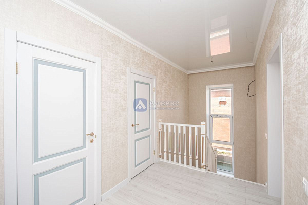 Коттедж 240 м²