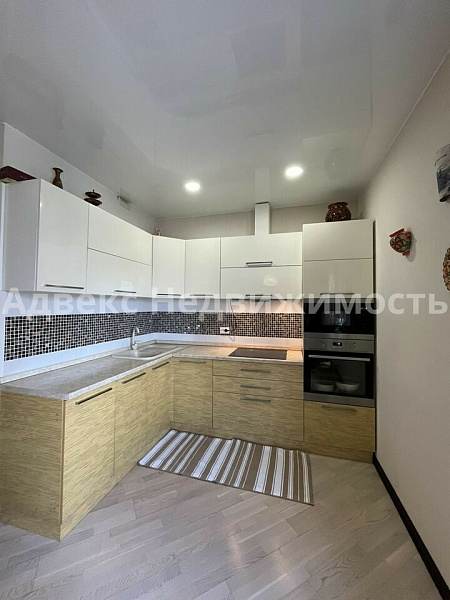 Квартира 3-комн., 108 м²