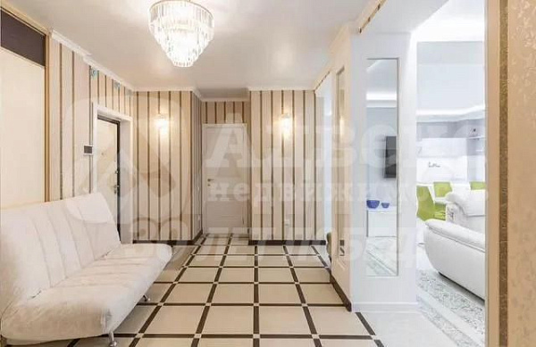 Квартира 3-комн., 126 м²