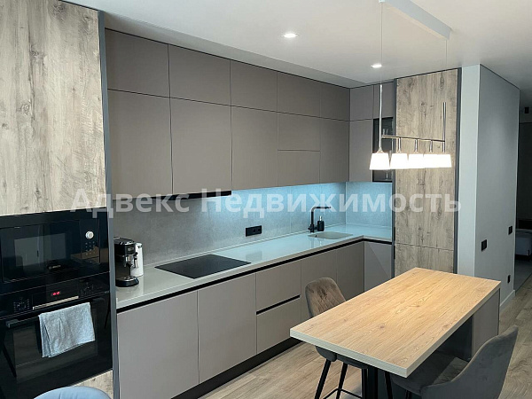 Квартира 3-комн., 130.7 м²