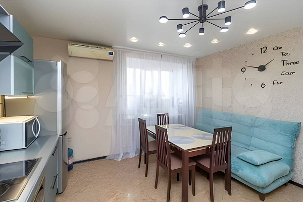 Квартира 3-комн., 725 м²