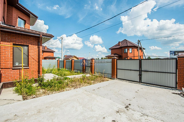 Коттедж 240 м²