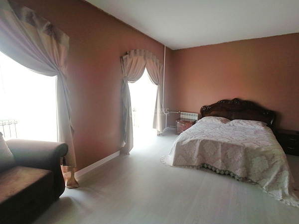 Квартира 3-комн., 145.1 м²