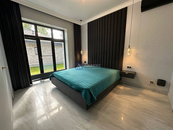 Коттедж 196 м²