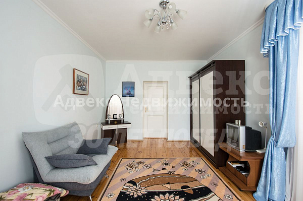 Дом, 651.8 кв.м.